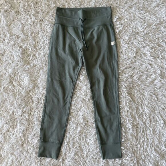 Vuori Pants - Vuori Daily Leggings with Tie Waistband in Light Sage Green Size M